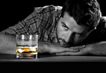 Депресія та алкоголізм: взаємозв'язок, причини та лікування